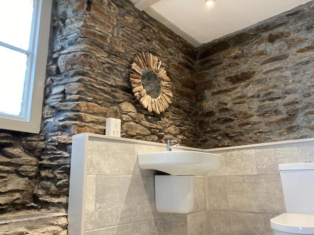 "Prospect House" - Two Private Apartments In This 17Th Century Cottage - Apartment 2 Has A Kids Cabin Bunk Room - Book Both Apartments For One Large House With Connecting Door In Lobby - Public Parking Outside Looe Exterior foto